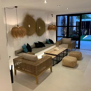 El Cargol Aparthotel